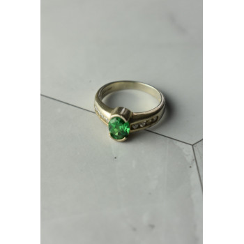 Sky Jewelry Серебряное кольцо с камнем Демантоид и фианитами