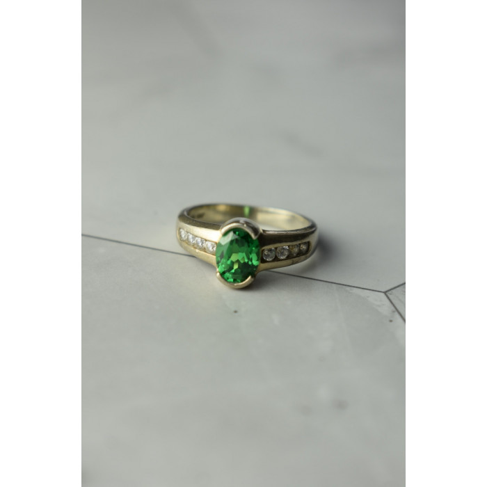 Sky Jewelry Серебряное кольцо с камнем Демантоид и фианитами