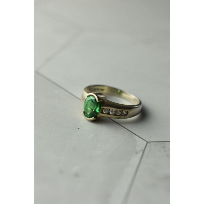 Sky Jewelry Серебряное кольцо с камнем Демантоид и фианитами