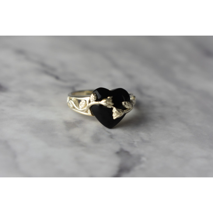 Sky Jewelry Серебряное кольцо с Черным Нефритом 925 проба *Сердце