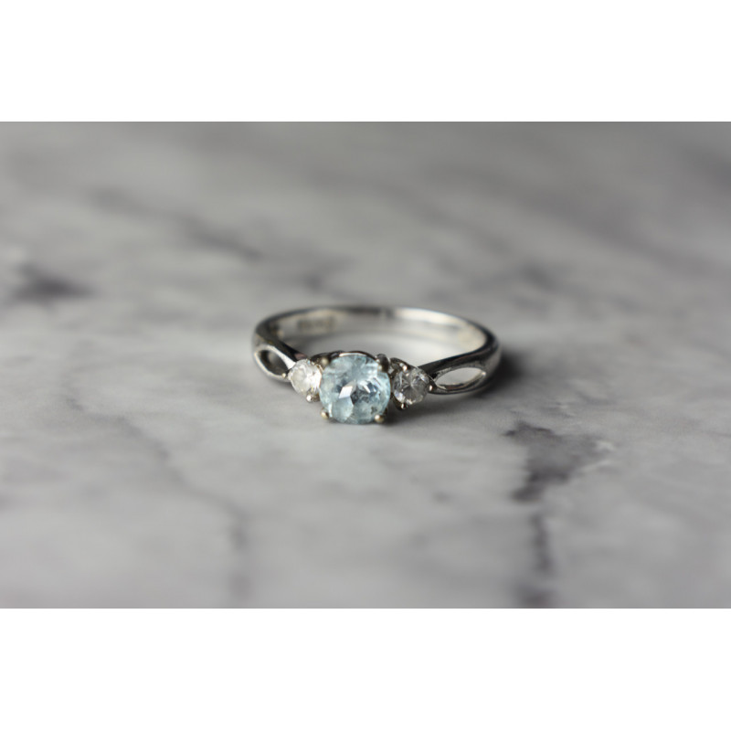 Sky Jewelry Серебряное кольцо с камнем Голубая Шпинель и фианитами