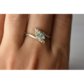 Sky Jewelry Серебряное кольцо с камнем Голубая Шпинель и фианитами 925 проба