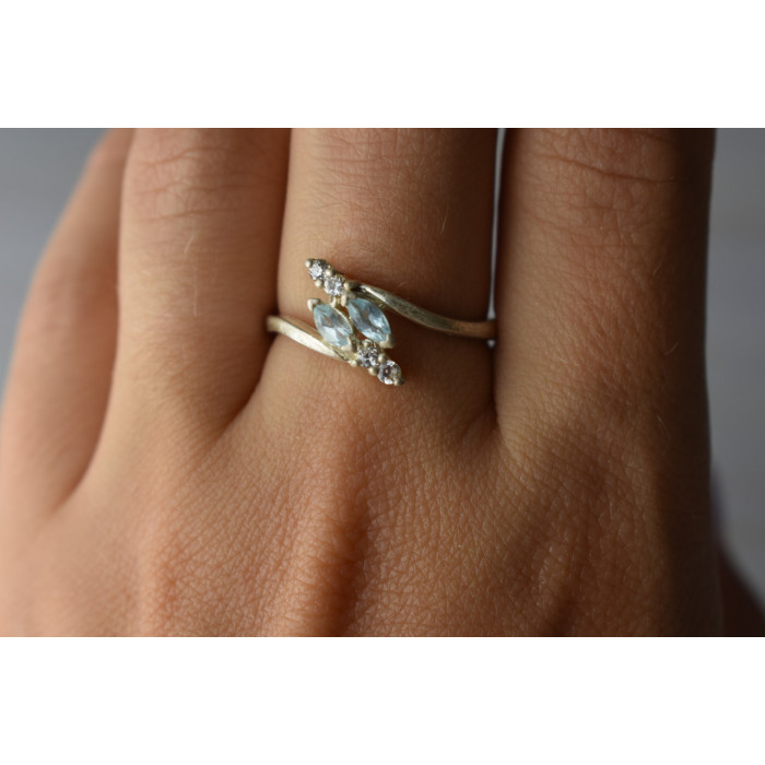 Sky Jewelry Серебряное кольцо с камнем Голубая Шпинель и фианитами 925 проба