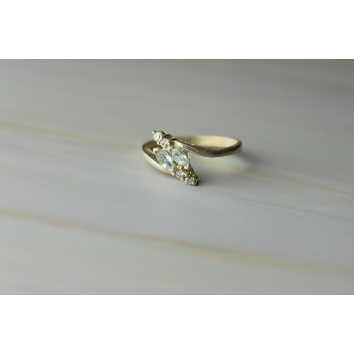 Sky Jewelry Серебряное кольцо с камнем Голубая Шпинель и фианитами 925 проба