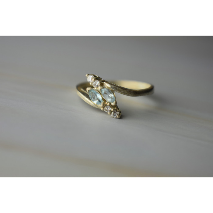 Sky Jewelry Серебряное кольцо с камнем Голубая Шпинель и фианитами 925 проба