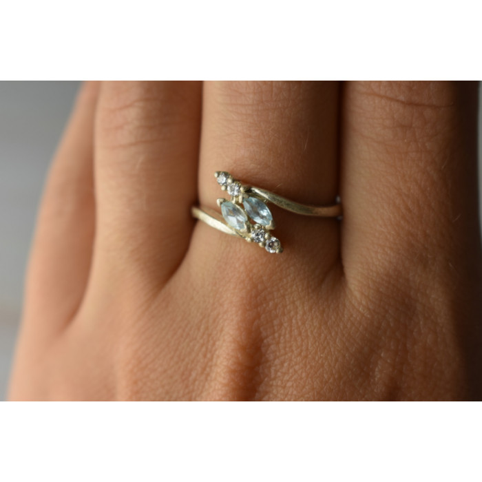 Sky Jewelry Серебряное кольцо с камнем Голубая Шпинель и фианитами 925 проба