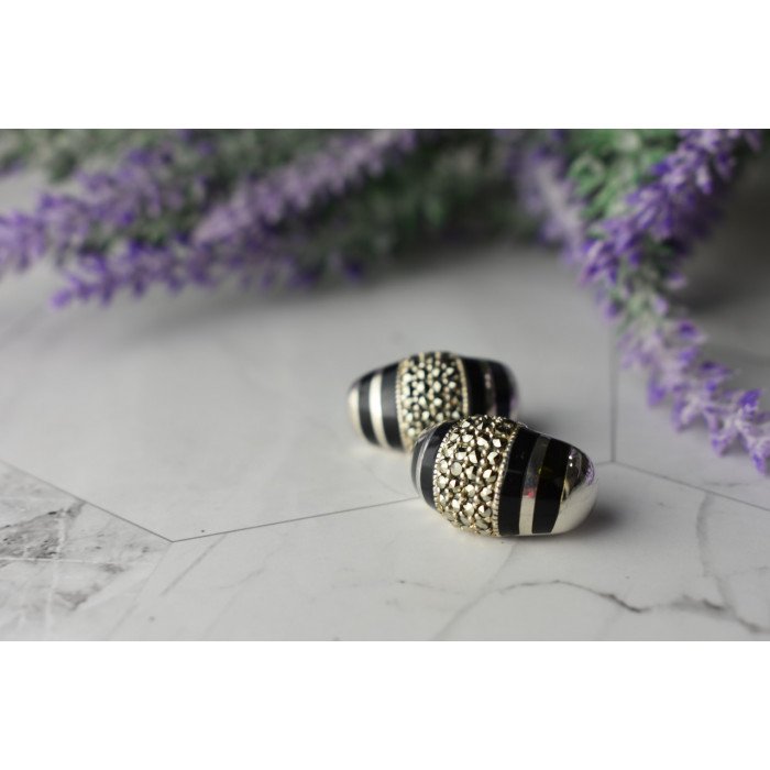 Sky Jewelry Серебряные серьги-гвоздики  с черным нефритом и марказитом  925 проба