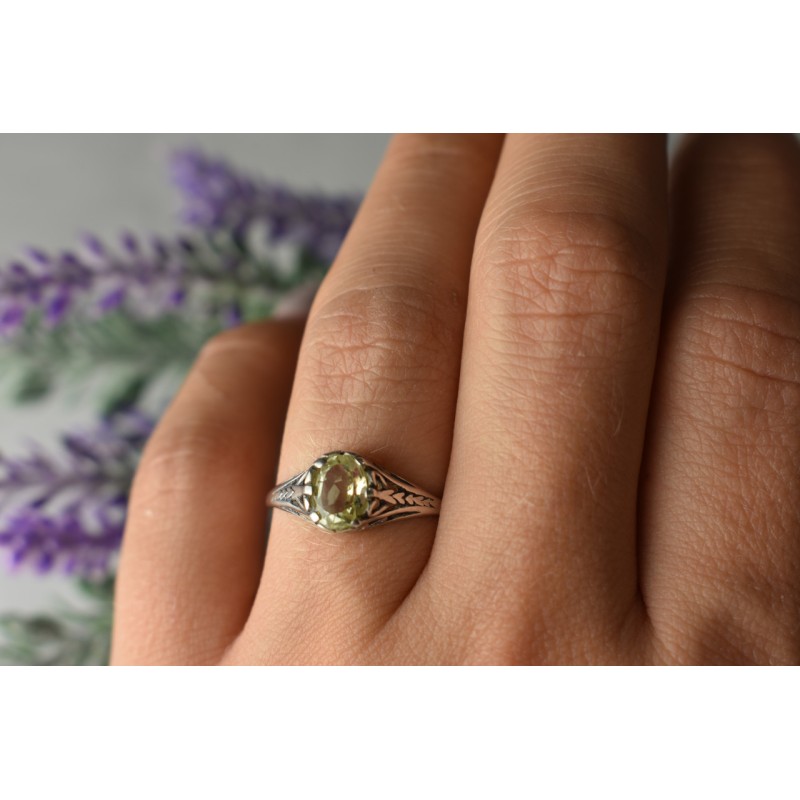 Sky Jewelry Серебряное кольцо с камнем Демантоид