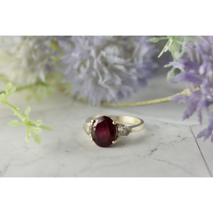 Sky Jewelry Серебряное кольцо с камнем Шпинель и фианитами