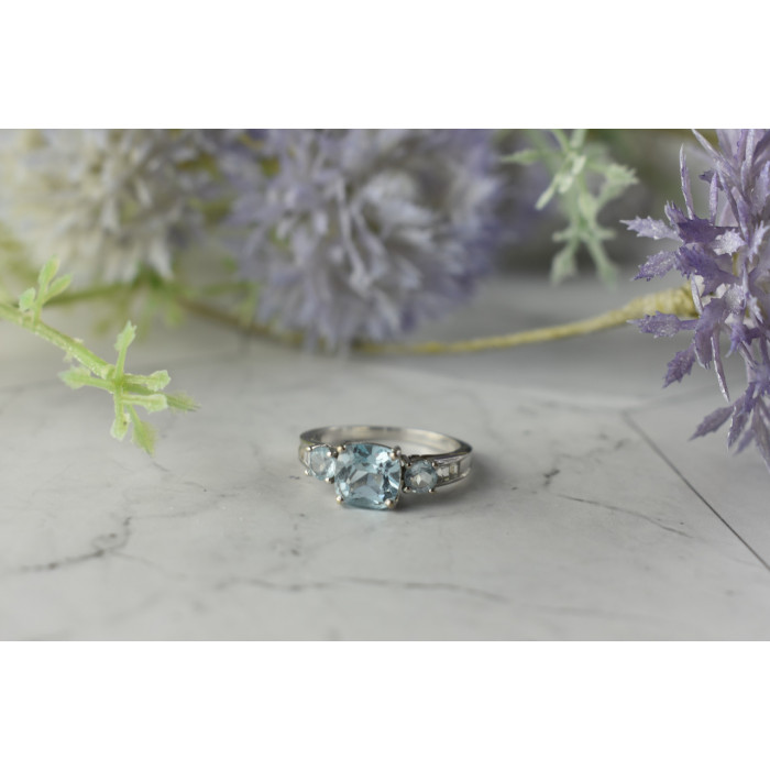 Sky Jewelry Серебряное кольцо с нежно-голубой и бесцветной Шпинелью