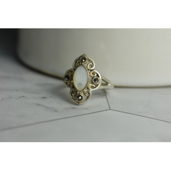 Sky Jewelry Серебряное кольцо с Перламутром и камнями Шпинель