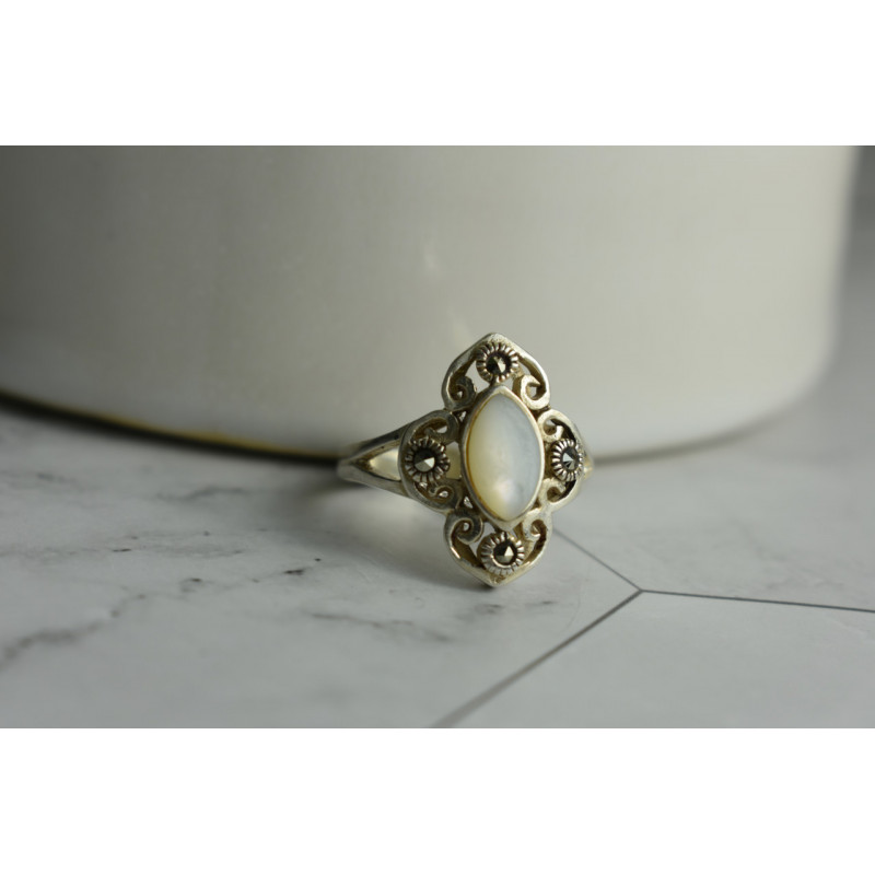 Sky Jewelry Серебряное кольцо с Перламутром и камнями Шпинель