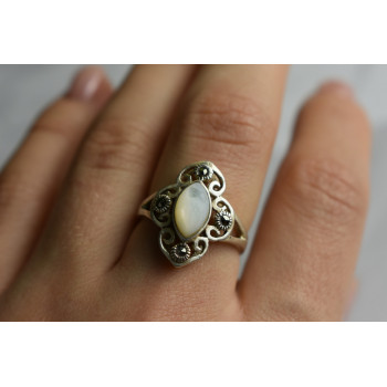 Sky Jewelry Серебряное кольцо с Перламутром и камнями Шпинель