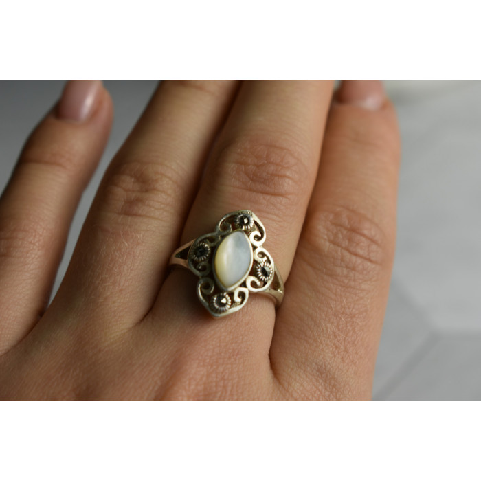 Sky Jewelry Серебряное кольцо с Перламутром и камнями Шпинель