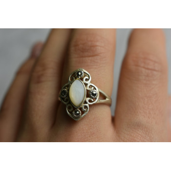Sky Jewelry Серебряное кольцо с Перламутром и камнями Шпинель