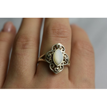 Sky Jewelry Серебряное кольцо с Перламутром и камнями Шпинель