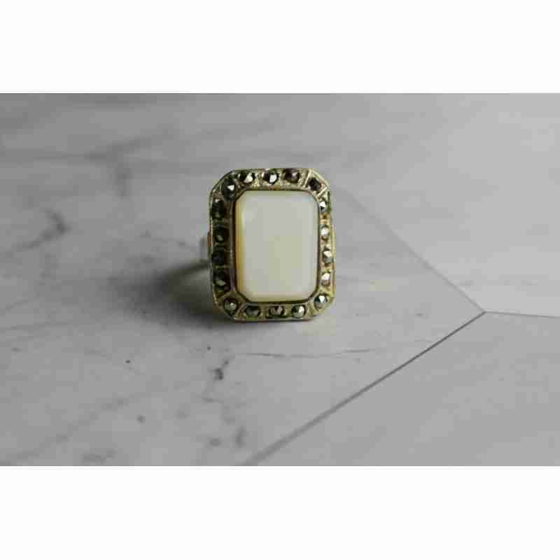 Sky Jewelry Серебряное кольцо с Перламутром и камнями Шпинель