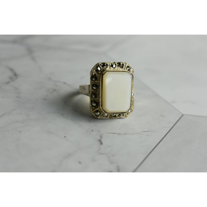 Sky Jewelry Серебряное кольцо с Перламутром и камнями Шпинель