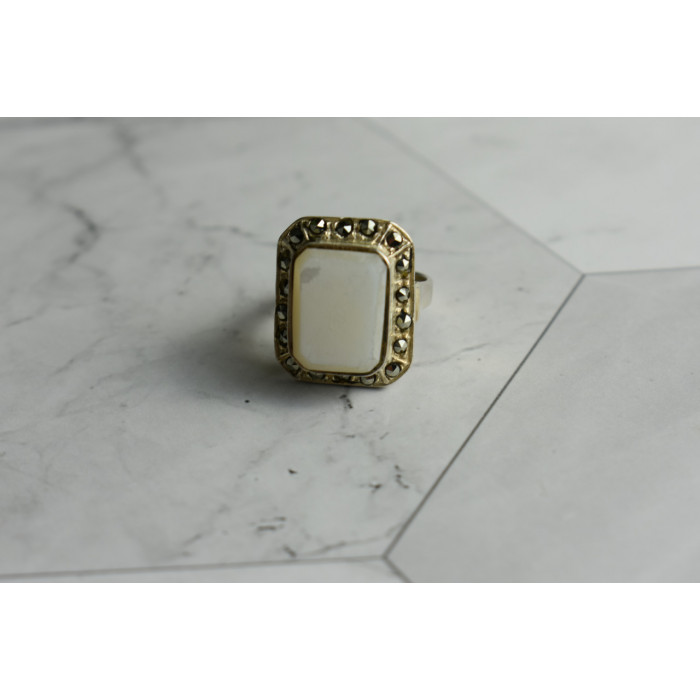 Sky Jewelry Серебряное кольцо с Перламутром и камнями Шпинель