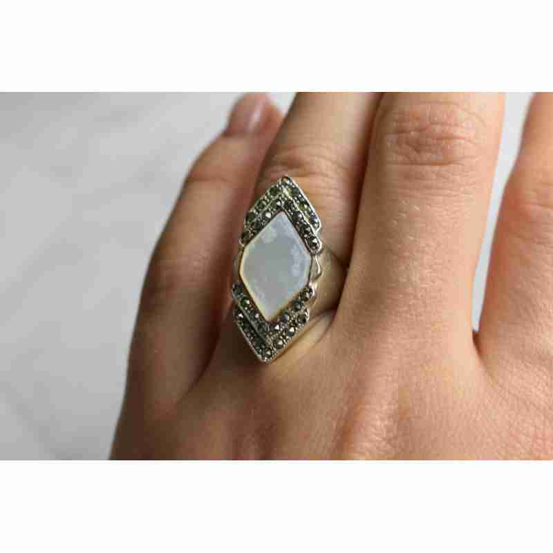 Sky Jewelry Серебряное кольцо с Перламутром и камнями Морион