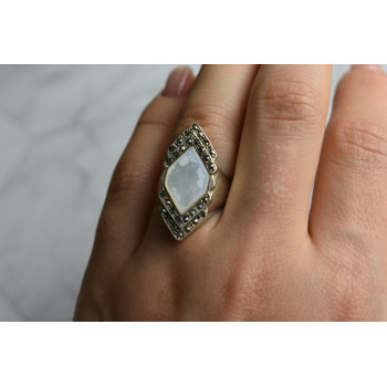 Sky Jewelry Серебряное кольцо с Перламутром и камнями Морион