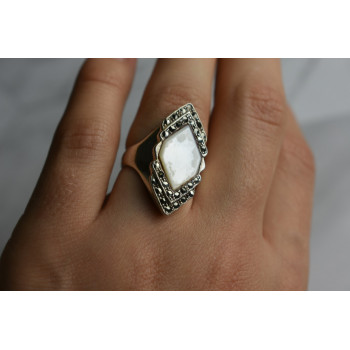 Sky Jewelry Серебряное кольцо с Перламутром и камнями Морион