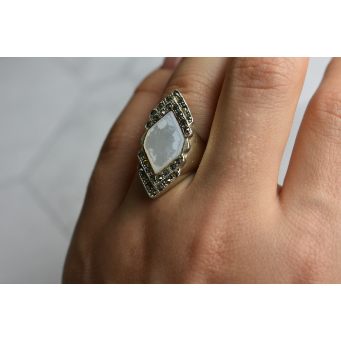 Sky Jewelry Серебряное кольцо с Перламутром и камнями Морион