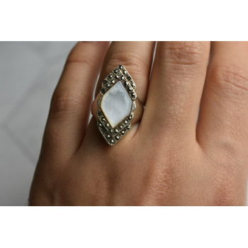 Sky Jewelry Серебряное кольцо с Перламутром и камнями Морион