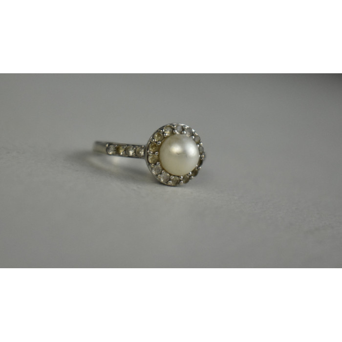 Sky Jewelry Серебряное кольцо с Жемчугом и камнями бесцветная Шпинель
