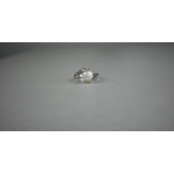 Sky Jewelry Серебряное кольцо с Жемчугом и камнями бесцветная Шпинель *Классика*