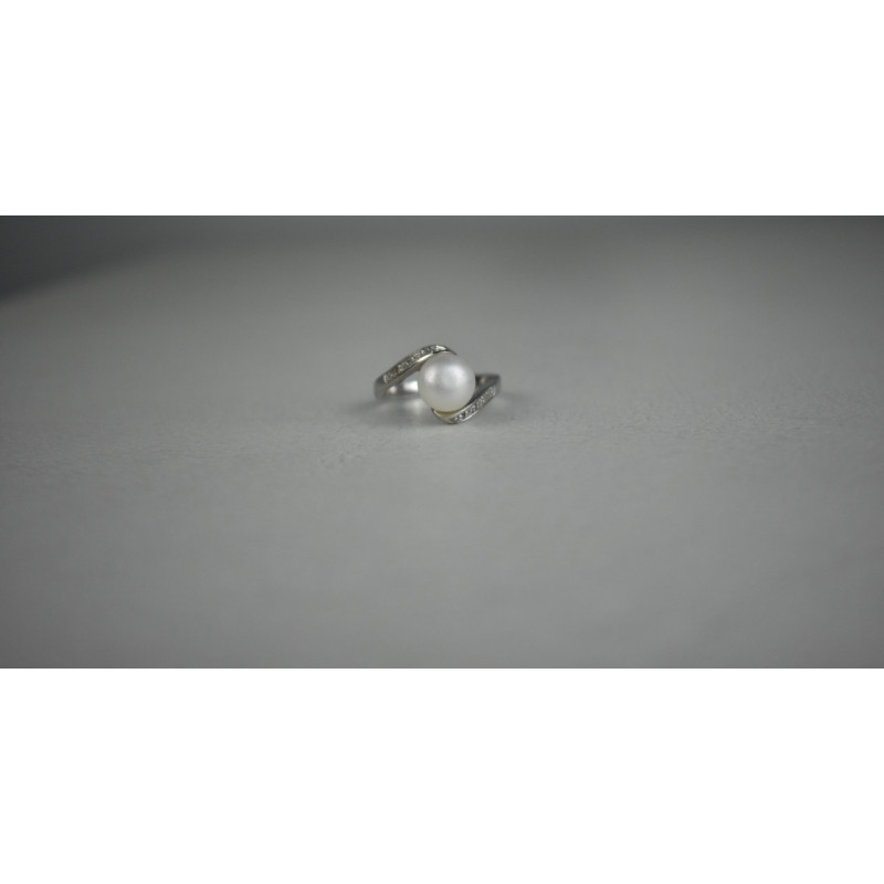 Sky Jewelry Серебряное кольцо с Жемчугом и камнями бесцветная Шпинель *Классика*