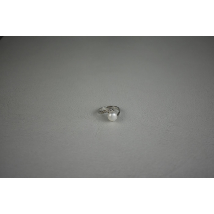 Sky Jewelry Серебряное кольцо с Жемчугом и камнями бесцветная Шпинель *Классика*