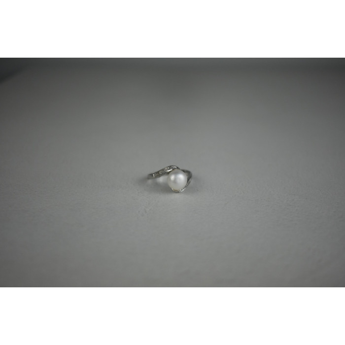 Sky Jewelry Серебряное кольцо с Жемчугом и камнями бесцветная Шпинель *Классика*