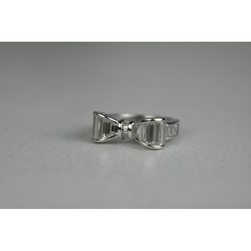 Sky Jewelry Серебряное кольцо 925 пробы с Фианитами  *Бантик