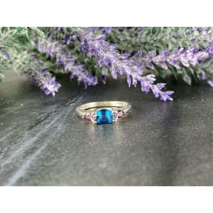 Sky Jewelry Серебряное кольцо с Голубой и Розовой Шпинелью