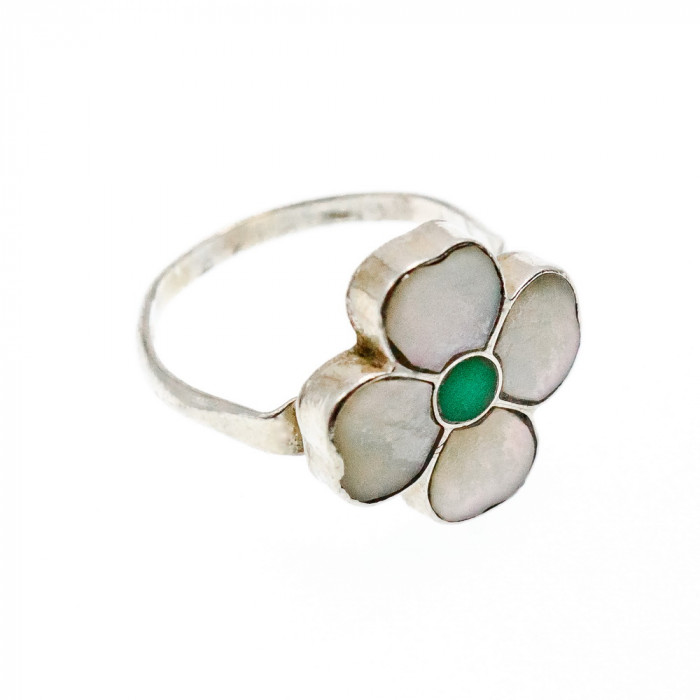 Sky Jewelry Серебряное Кольцо с Перламутром и зеленым Нефритом *Цветок*