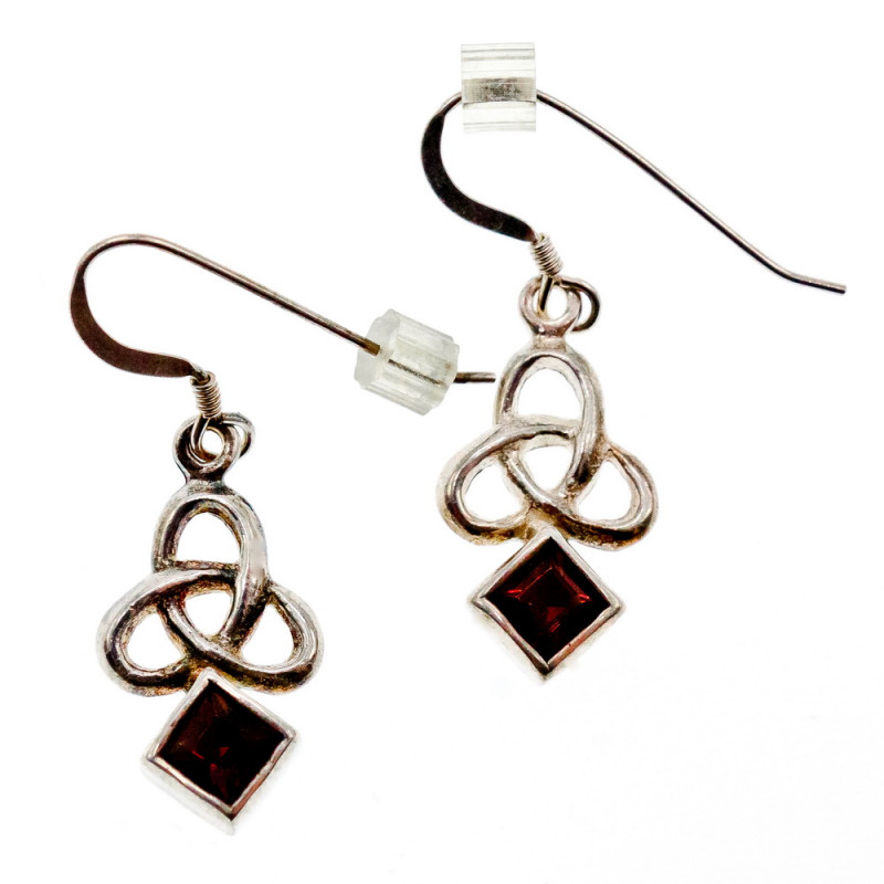 Sky Jewelry Серебряные серьги с гранатом