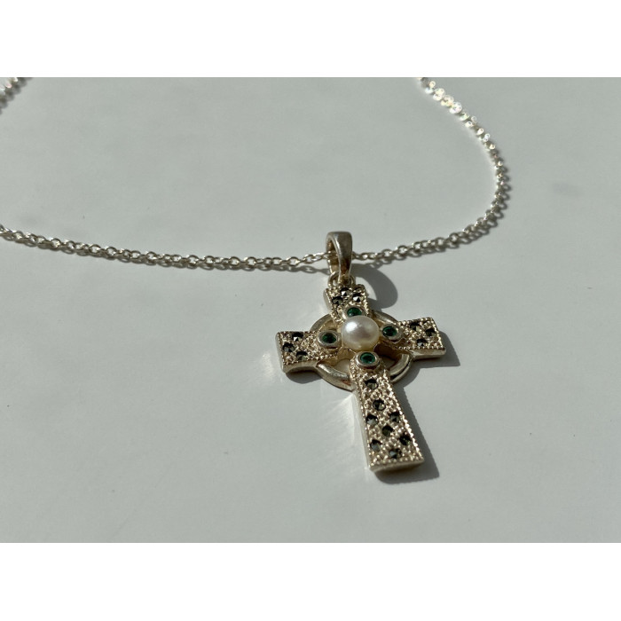 Sky Jewelry Серебряная цепочка с крестиком жемчуг морион и изумруд