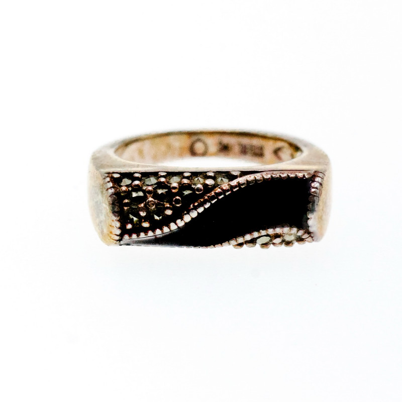 Sky Jewelry Серебряное кольцо с черным Нефритом и камнями морион