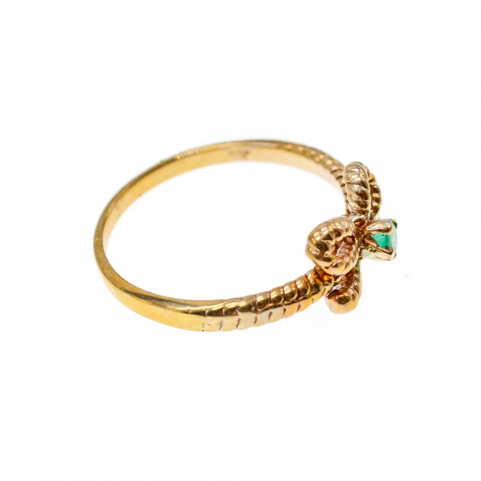 Sky Jewelry Золотое кольцо с изумрудом  Бантик