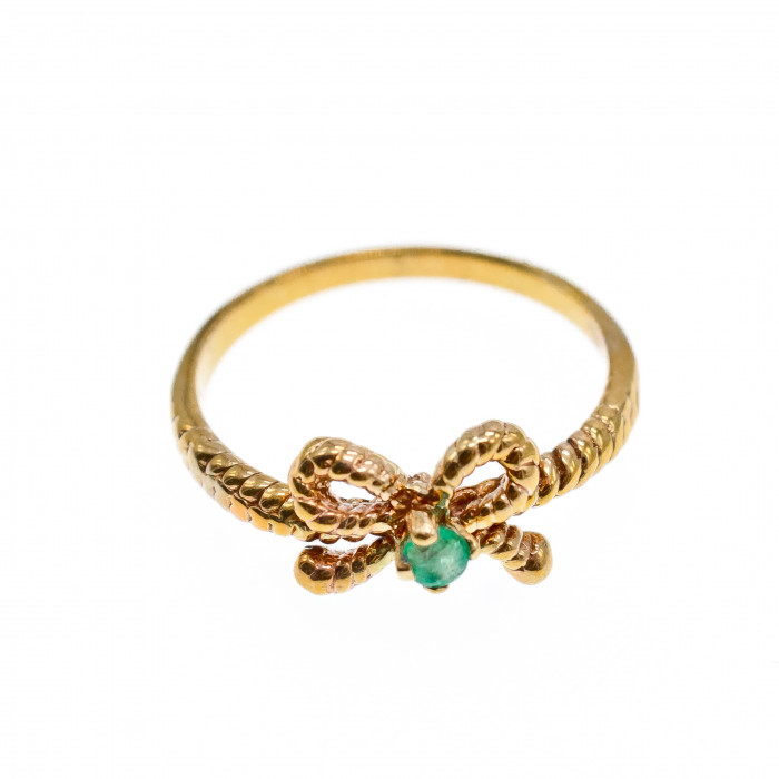 Sky Jewelry Золотое кольцо с изумрудом  Бантик