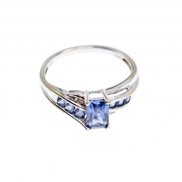 Sky Jewelry Золотое Кольцо с иолитом и бриллиантами