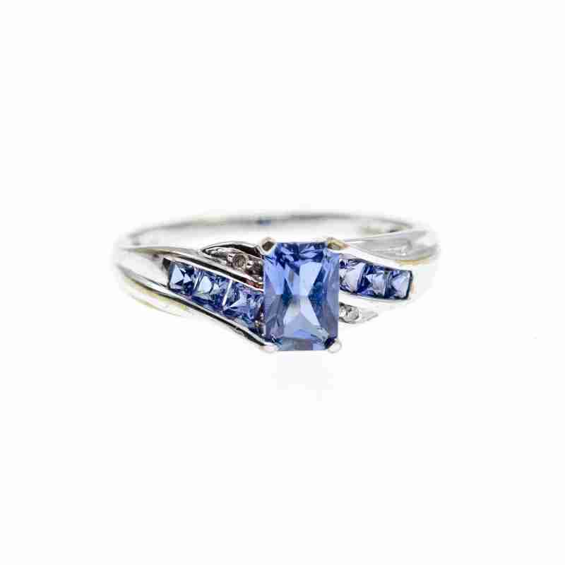 Sky Jewelry Золотое Кольцо с иолитом и бриллиантами