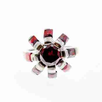 Sky Jewelry Серебряное кольцо с камнями спессартин  Цветок