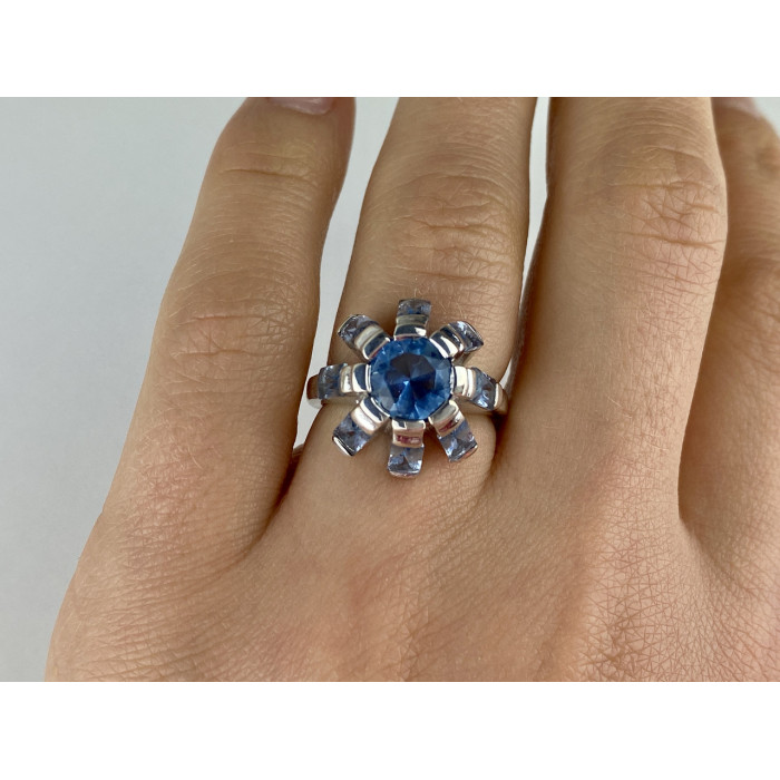 Sky Jewelry Серебряное кольцо с камнями голубая шпинель  Цветок