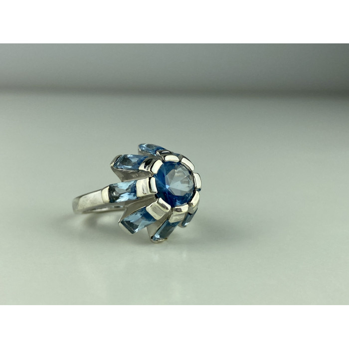 Sky Jewelry Серебряное кольцо с камнями голубая шпинель  Цветок
