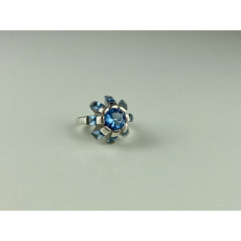 Sky Jewelry Серебряное кольцо с камнями голубая шпинель  Цветок