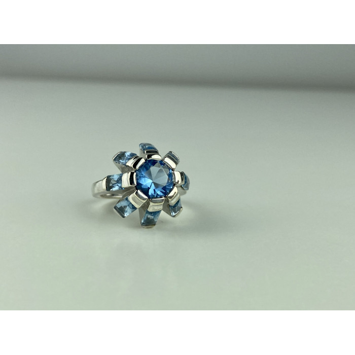 Sky Jewelry Серебряное кольцо с камнями голубая шпинель  Цветок