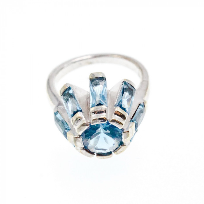 Sky Jewelry Серебряное кольцо с камнями голубая шпинель  Цветок