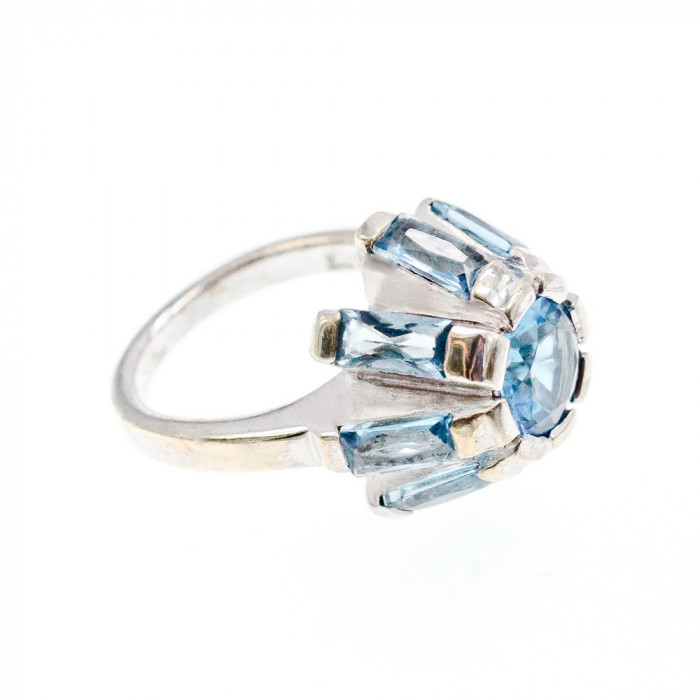 Sky Jewelry Серебряное кольцо с камнями голубая шпинель  Цветок